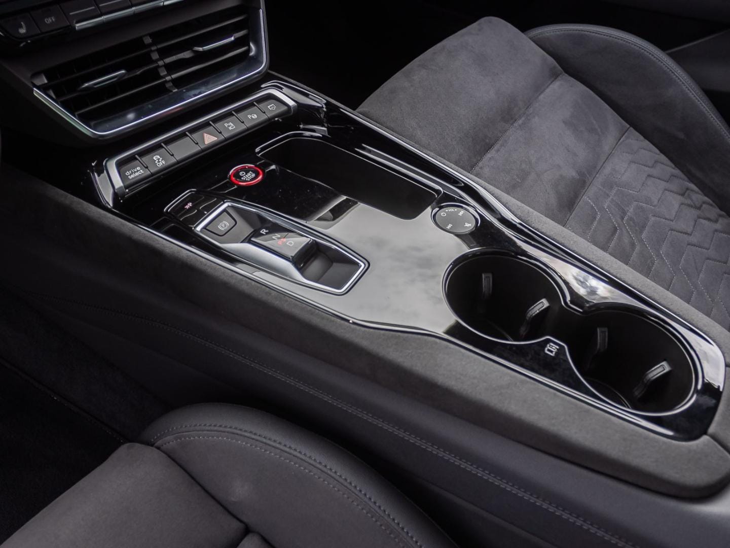 Bild über Audi RS e-tron GT e-tron quattro - für weitere Informationen kontaktieren Sie den Audi Partner