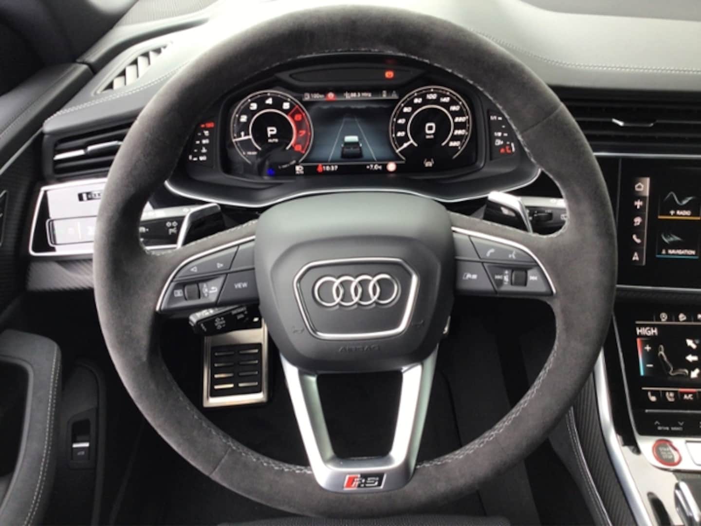 Bild über Audi RS Q8 SUV TFSI quattro 471 kW tiptronic - für weitere Informationen kontaktieren Sie den Audi Partner