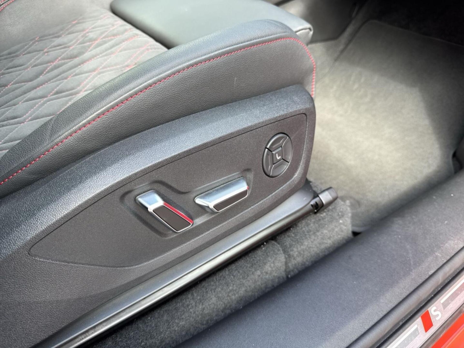 Audi SQ6 SUV e-tron