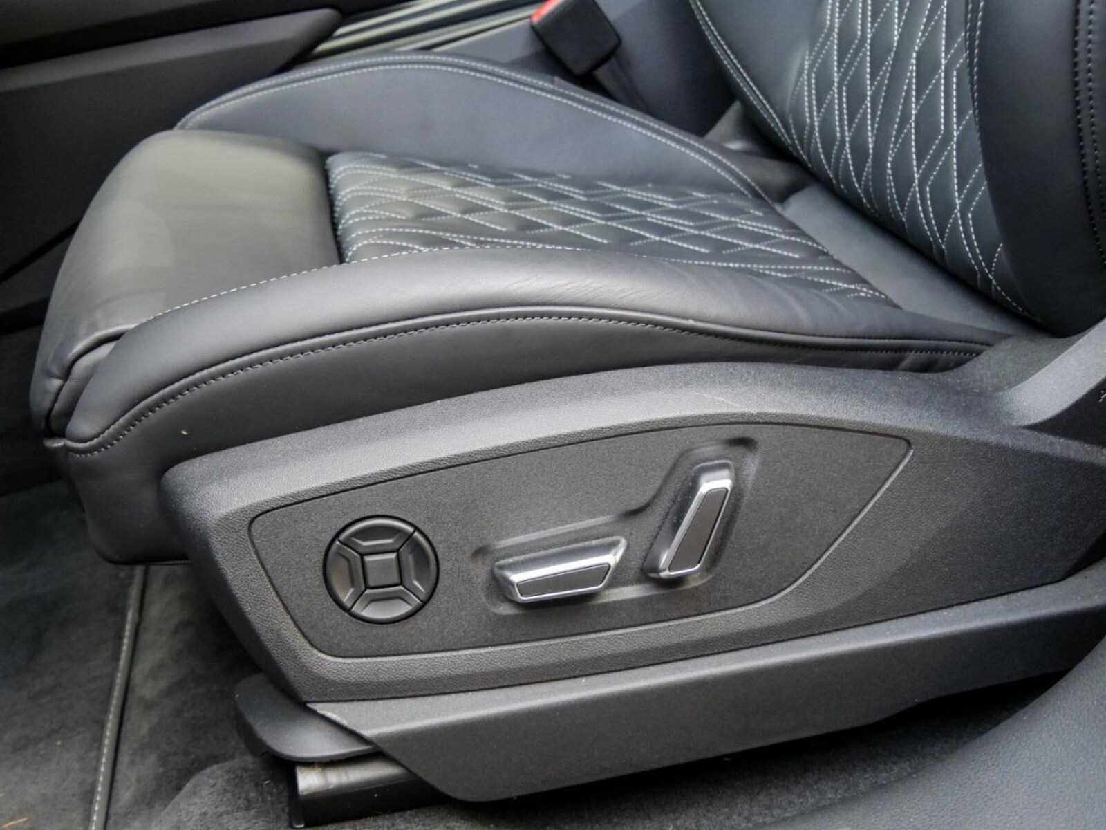 Audi Q8 e-tron – Bild 12