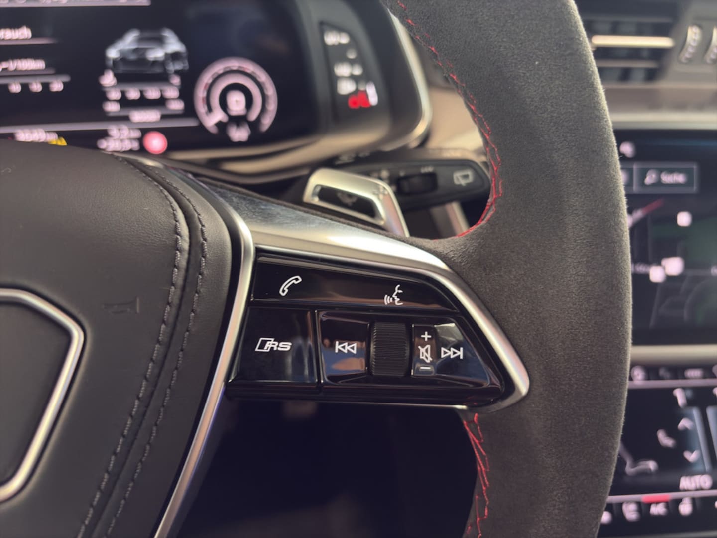 Bild über Audi RS 6 Avant performance quattro tiptronic - für weitere Informationen kontaktieren Sie den Audi Partner