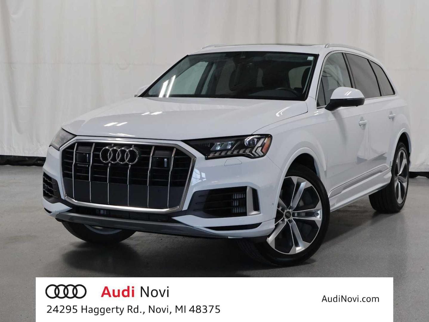 2023 Audi Q7 55 Premium Plus quattro Tiptronic's photo