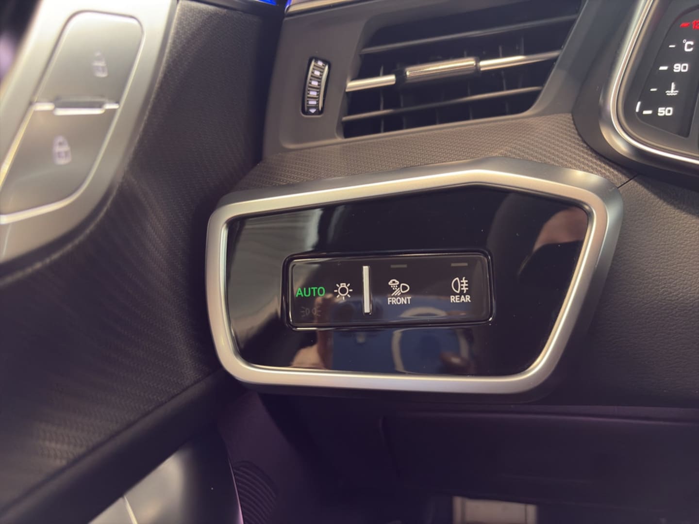 Bild über Audi RS 6 Avant performance quattro tiptronic - für weitere Informationen kontaktieren Sie den Audi Partner