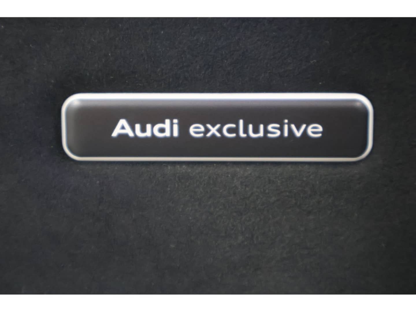 Bild über Audi RS 4 Avant quattro tiptronic - für weitere Informationen kontaktieren Sie den Audi Partner
