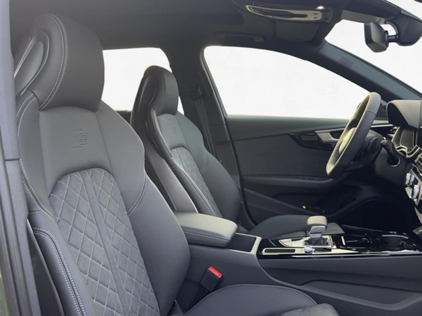 Bild über Audi A4 Avant S line 40 TDI quattro S tronic - für weitere Informationen kontaktieren Sie den Audi Partner
