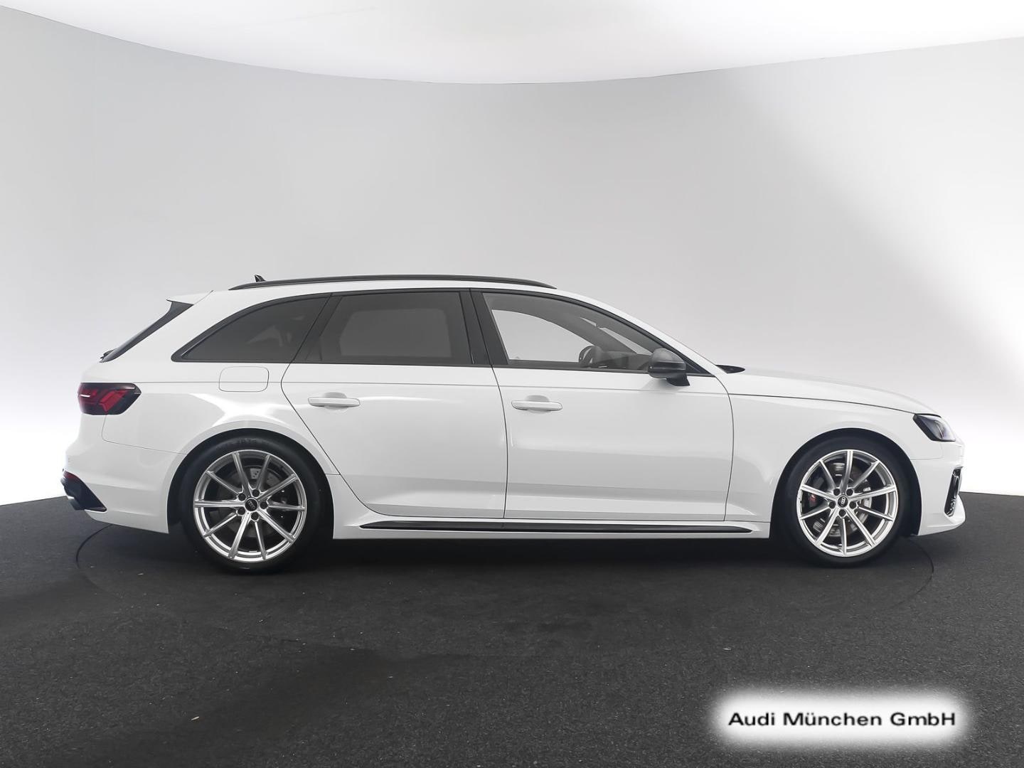 Bild über Audi RS 4 Avant TFSI quattro tiptronic - für weitere Informationen kontaktieren Sie den Audi Partner