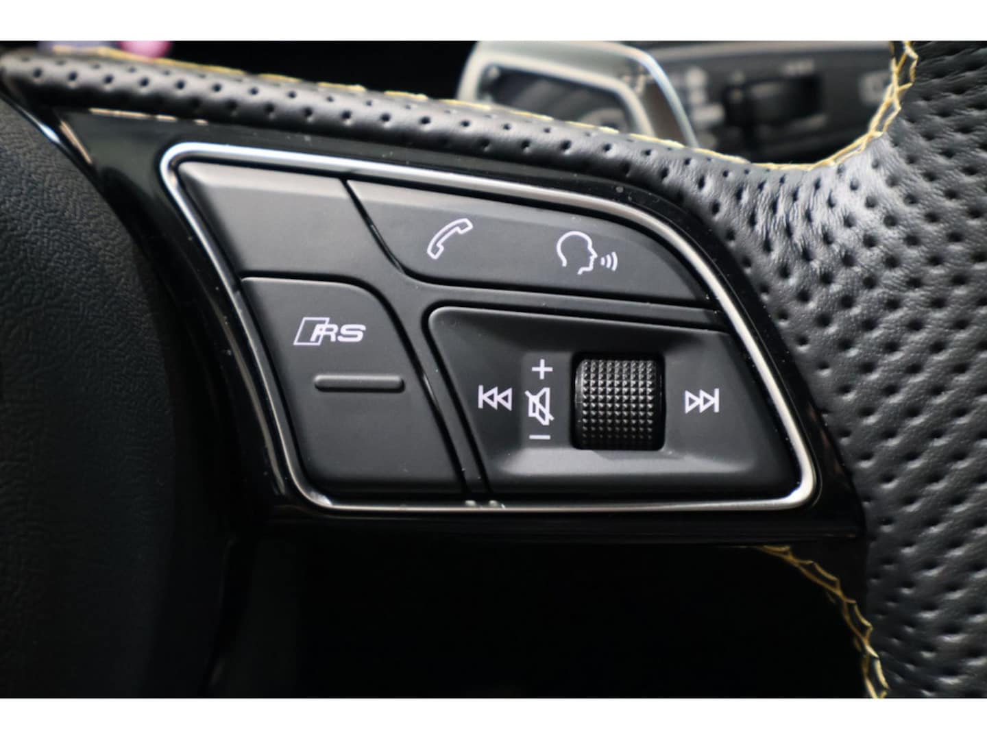 Bild über Audi RS 4 Avant quattro tiptronic - für weitere Informationen kontaktieren Sie den Audi Partner