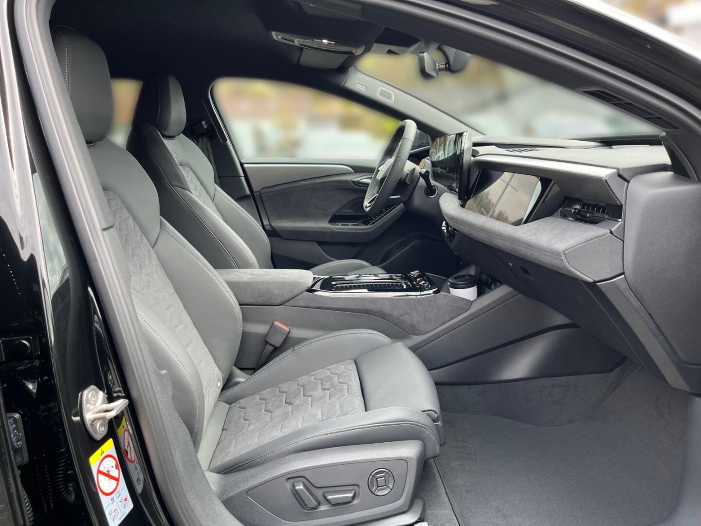 Bild über Audi A6 Avant e-tron S line business e-tron performance 270 kW - für weitere Informationen kontaktieren Sie den Audi Partner