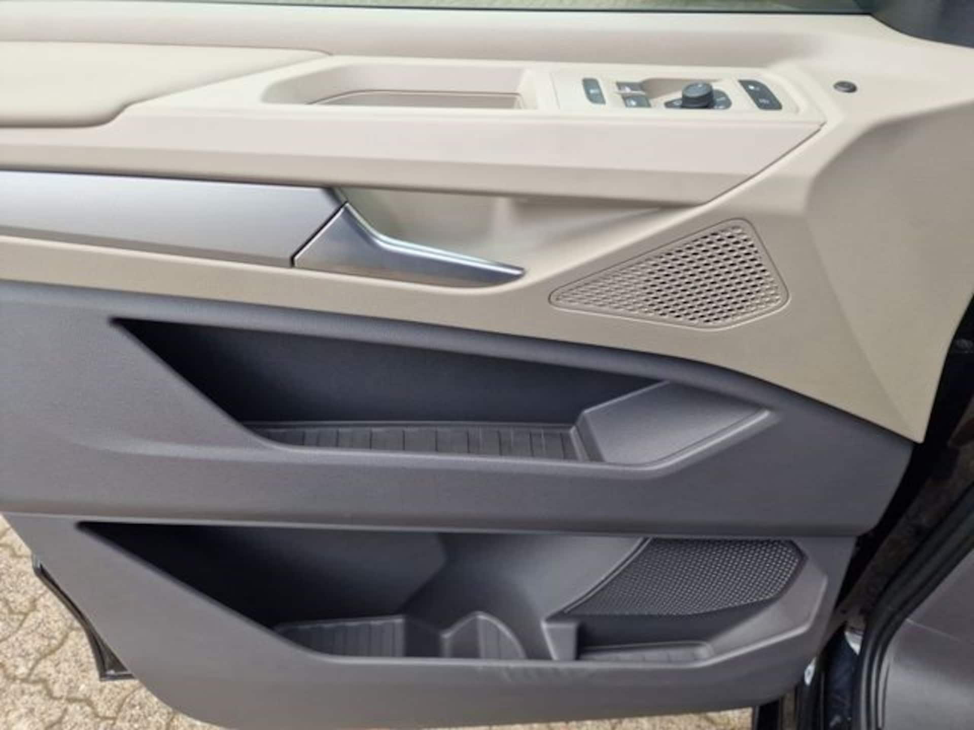 Volkswagen Multivan Langversion Basis-Modell