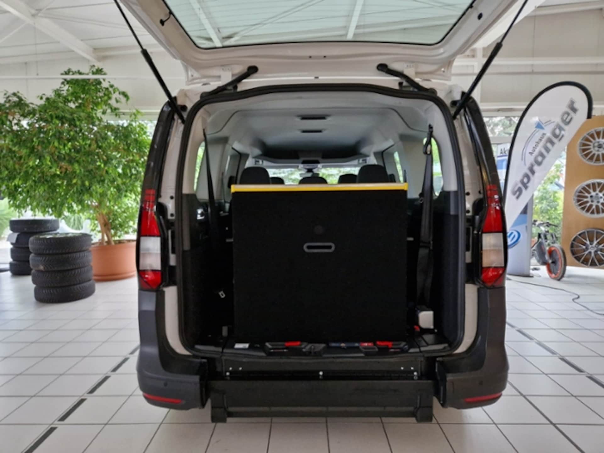 Volkswagen Caddy Maxi Basis-Modell