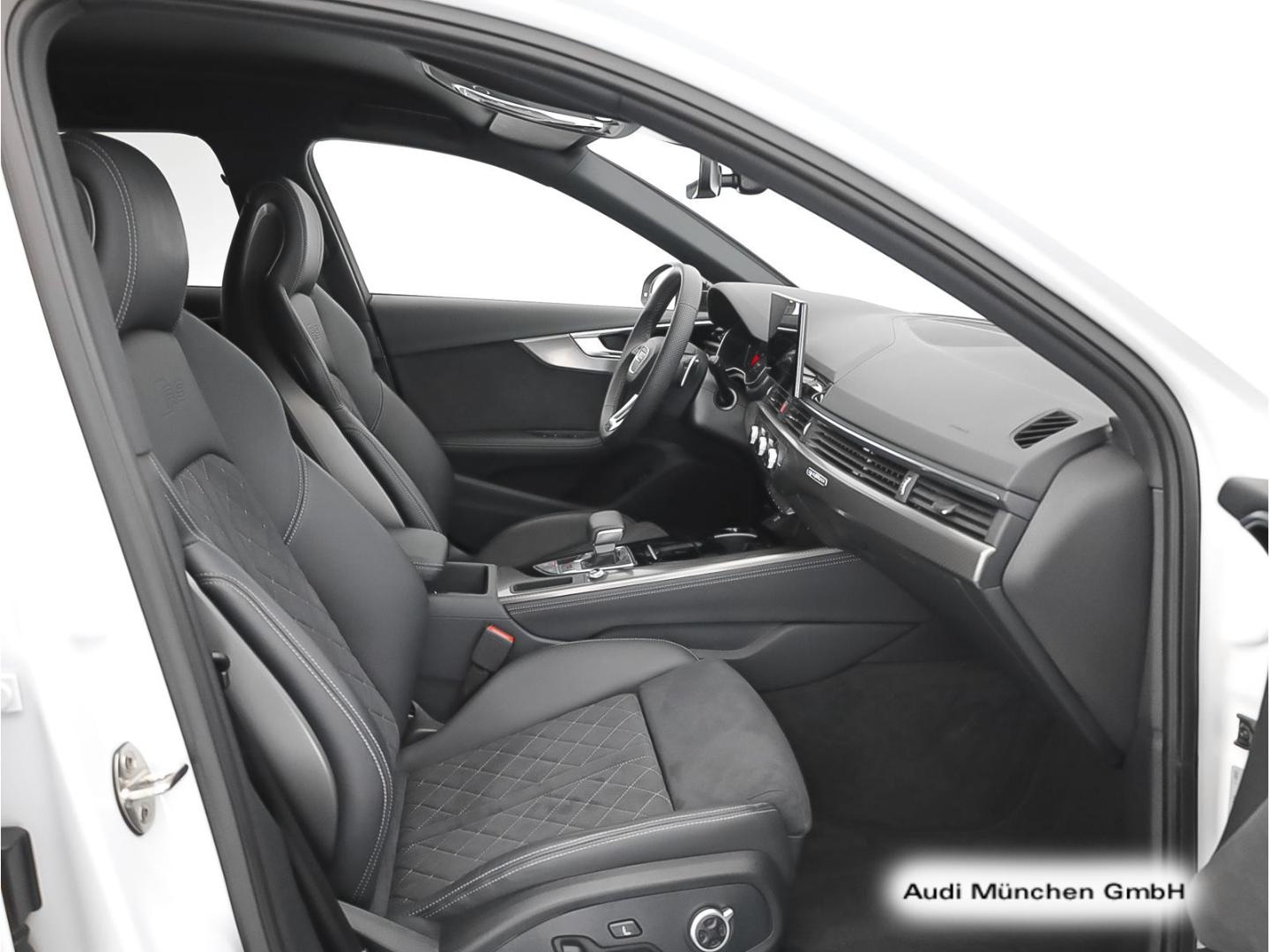 Bild über Audi RS 4 Avant TFSI quattro tiptronic - für weitere Informationen kontaktieren Sie den Audi Partner
