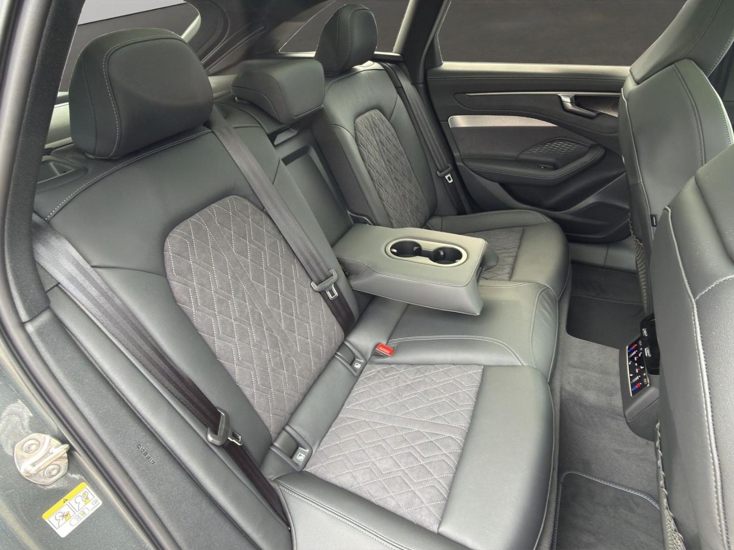 Bild über Audi A6 Avant edition one TDI quattro 220 kW S tronic - für weitere Informationen kontaktieren Sie den Audi Partner