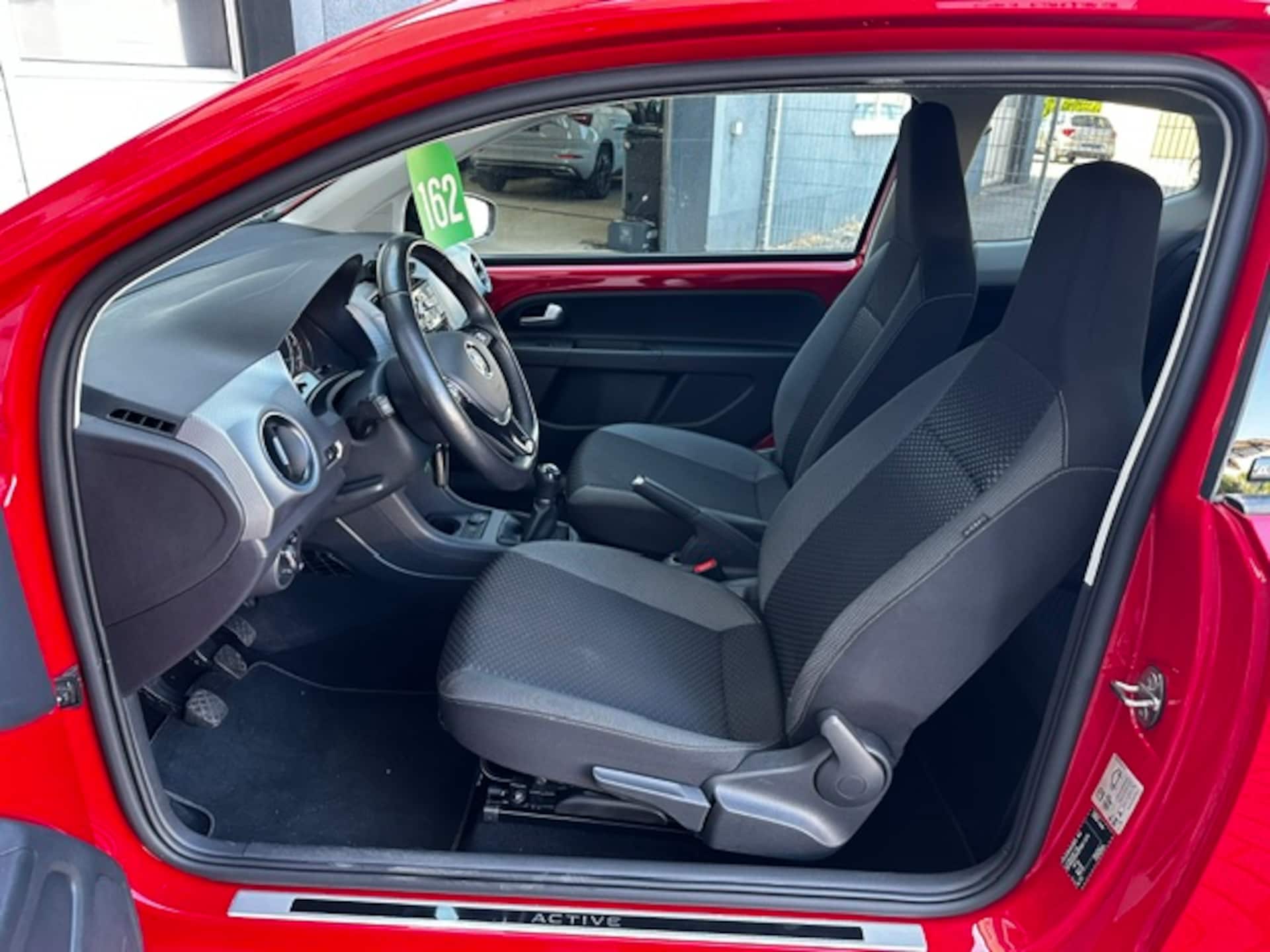 Volkswagen up! ACTIVE