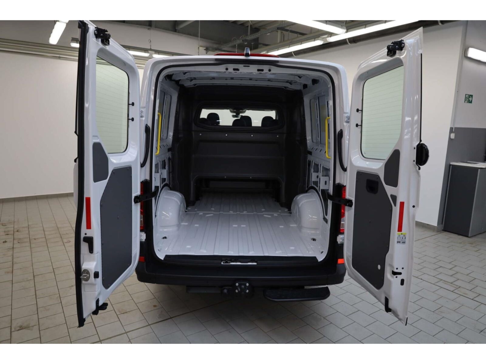 Volkswagen Crafter Kasten mittlerer Radstand – Bild 14