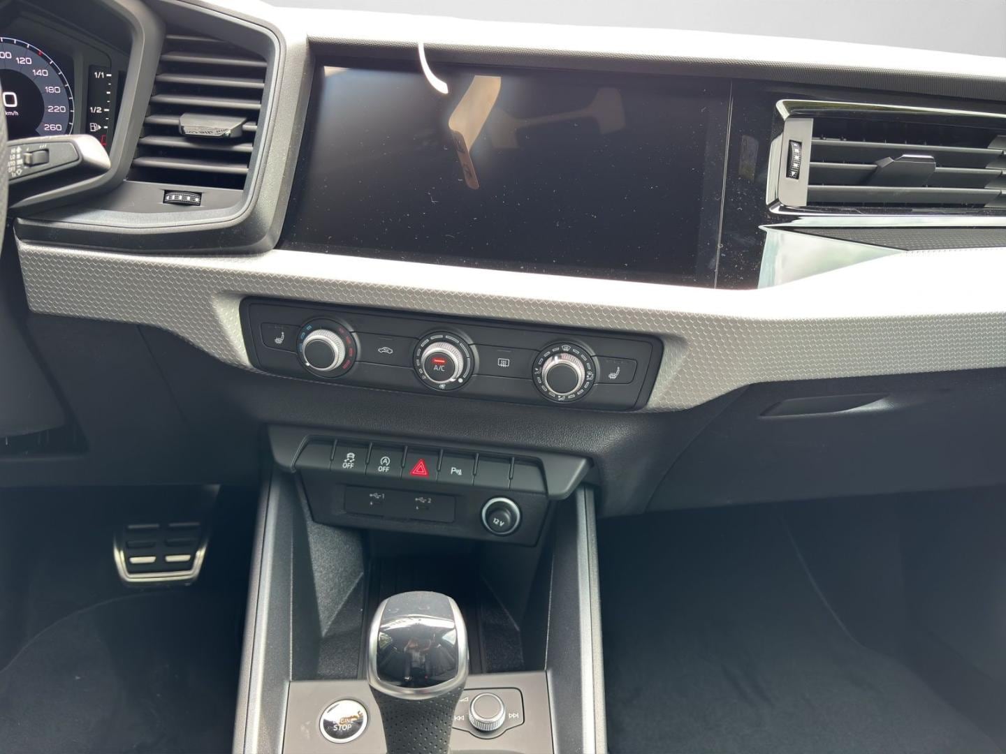 Bild über Audi A1 Sportback 30 TFSI S tronic - für weitere Informationen kontaktieren Sie den Audi Partner