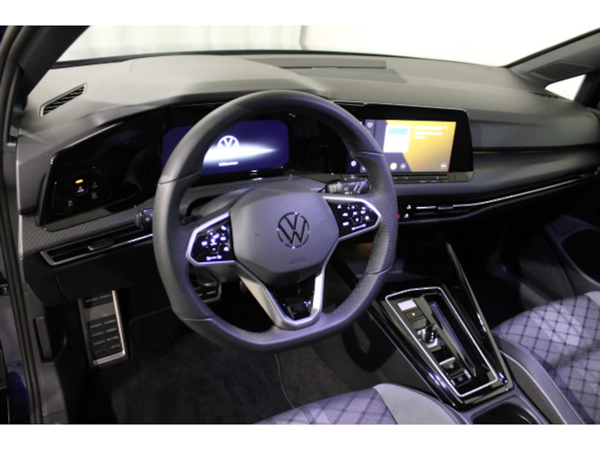 Volkswagen Golf R-Line