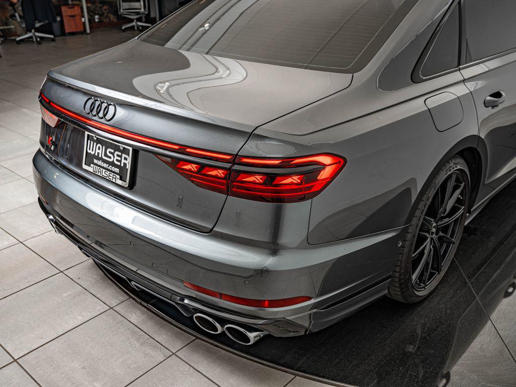 2022 Audi S8 Base - Photo 17