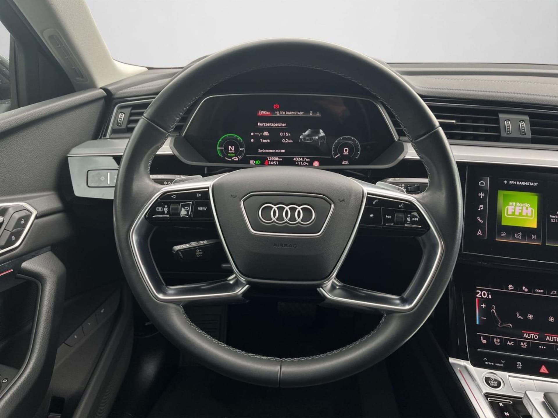 Audi Q8 Sportback e-tron S line