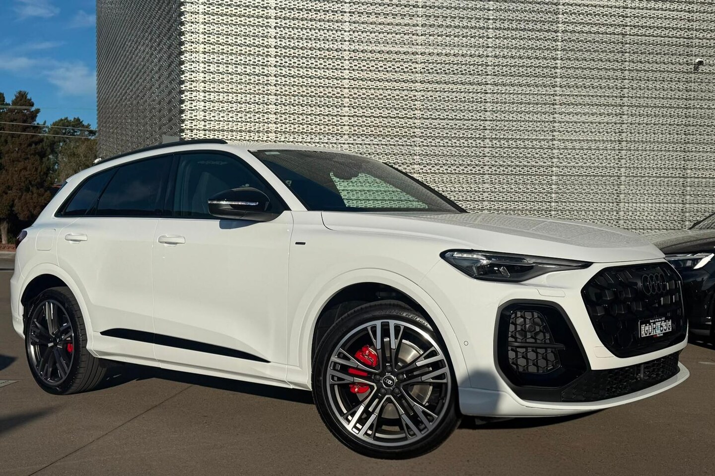 Image about Audi Q5 SUV e-hybrid quattro S tronic