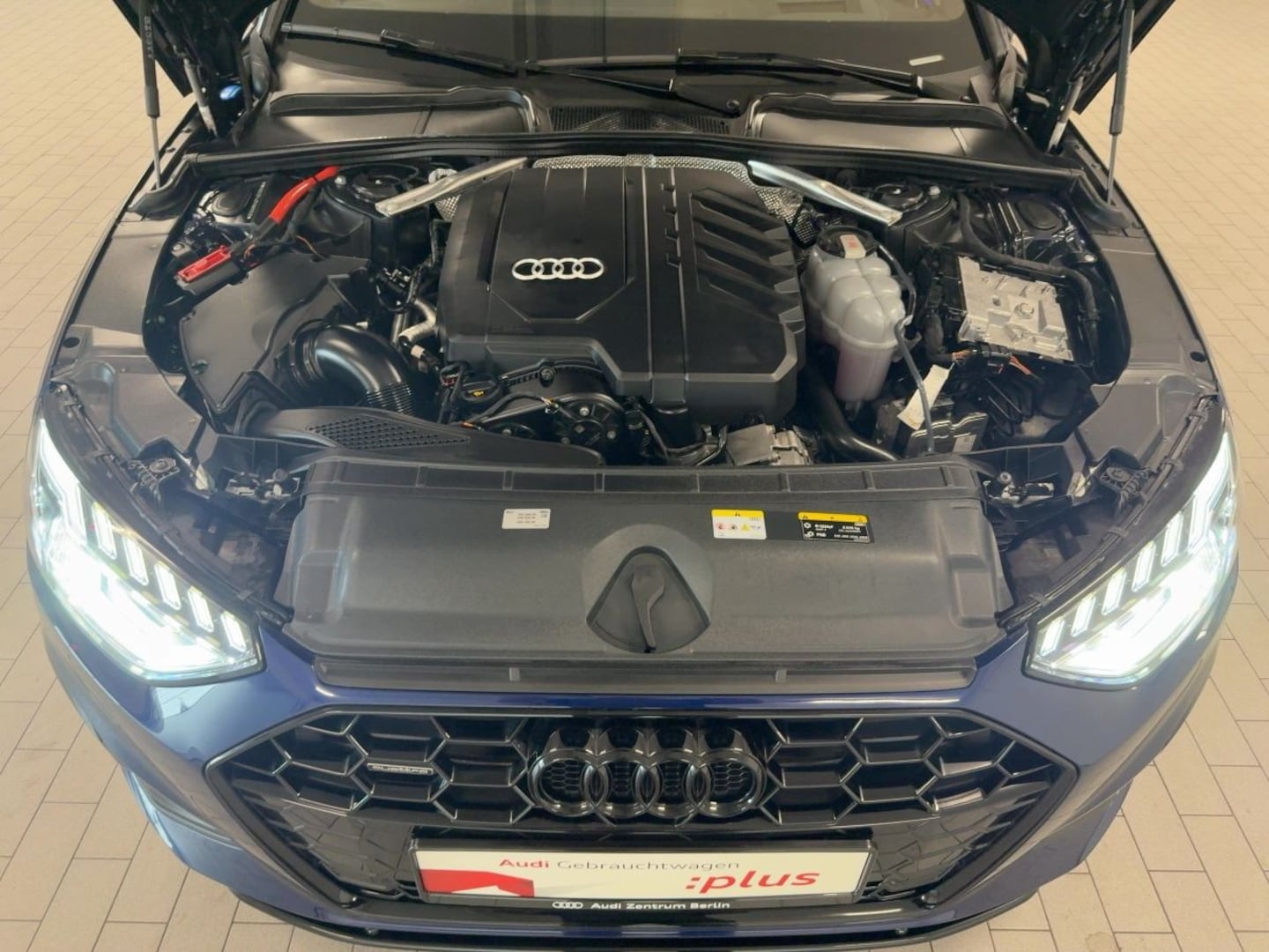 Bild über Audi A4 Avant S line 45 TFSI quattro S tronic - für weitere Informationen kontaktieren Sie den Audi Partner