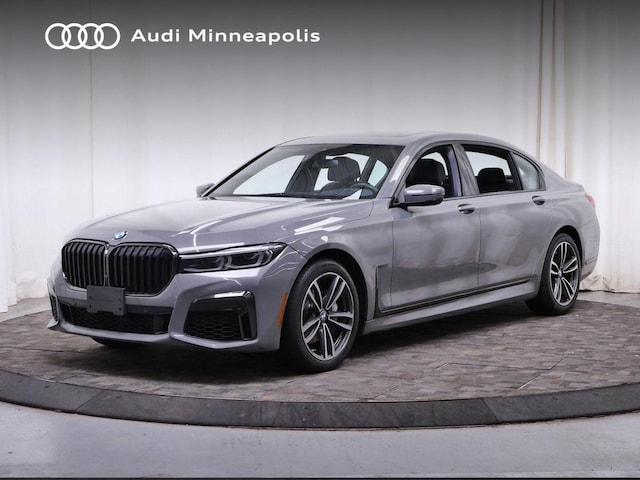 2022 BMW 740