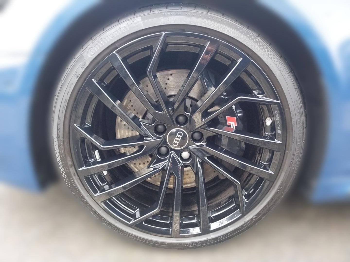Bild über Audi RS 4 Avant TFSI quattro tiptronic - für weitere Informationen kontaktieren Sie den Audi Partner