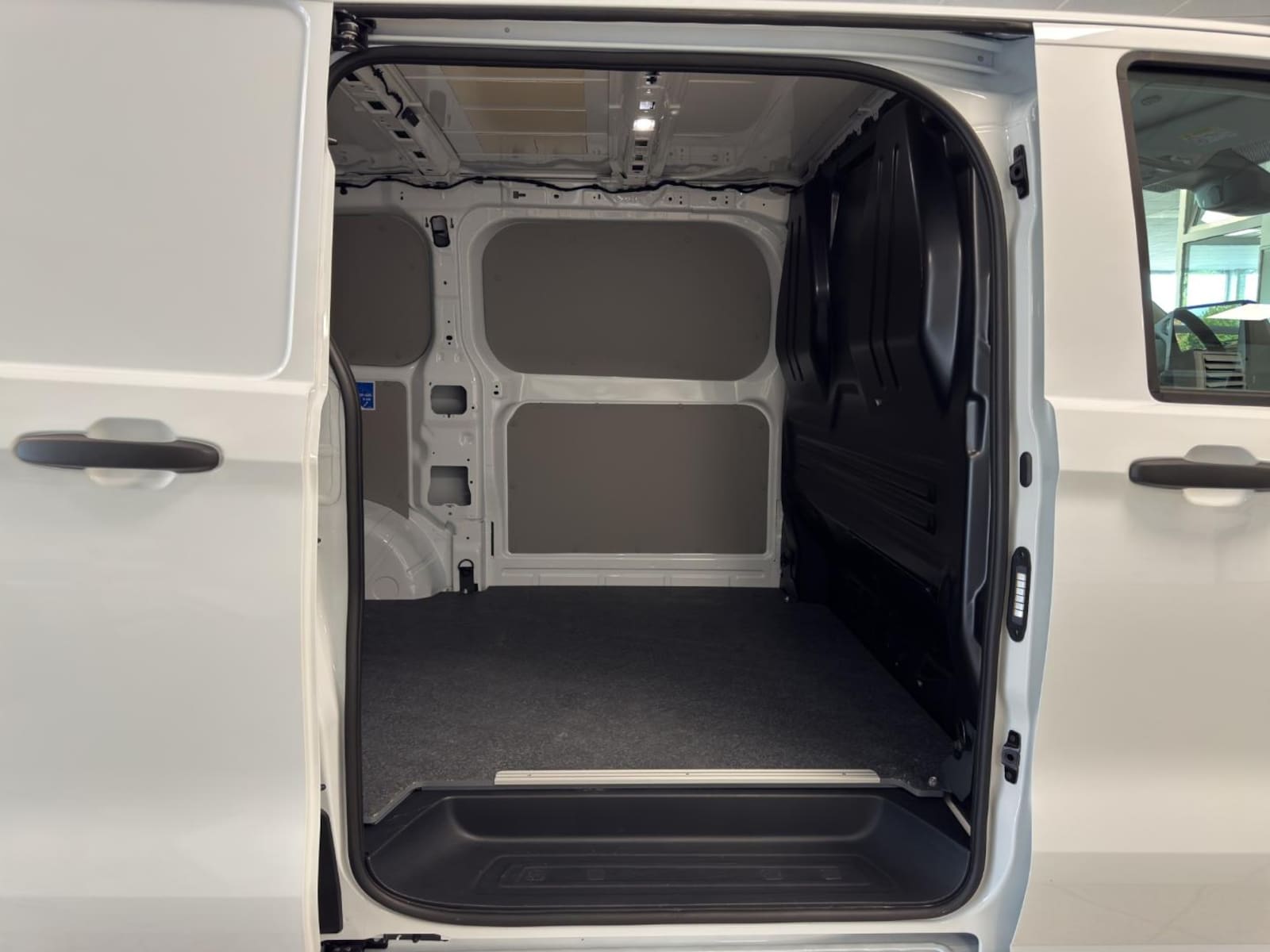 Volkswagen Transporter Kasten kurzer Radstand – Bild 27