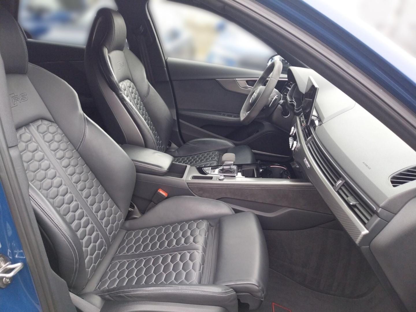 Bild über Audi RS 4 Avant TFSI quattro tiptronic - für weitere Informationen kontaktieren Sie den Audi Partner