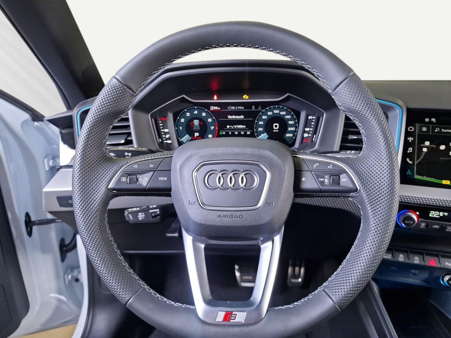 Bild über Audi A1 Sportback S line 30 TFSI S tronic - für weitere Informationen kontaktieren Sie den Audi Partner