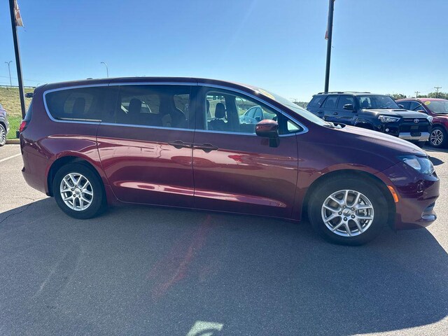 2022 Chrysler Voyager