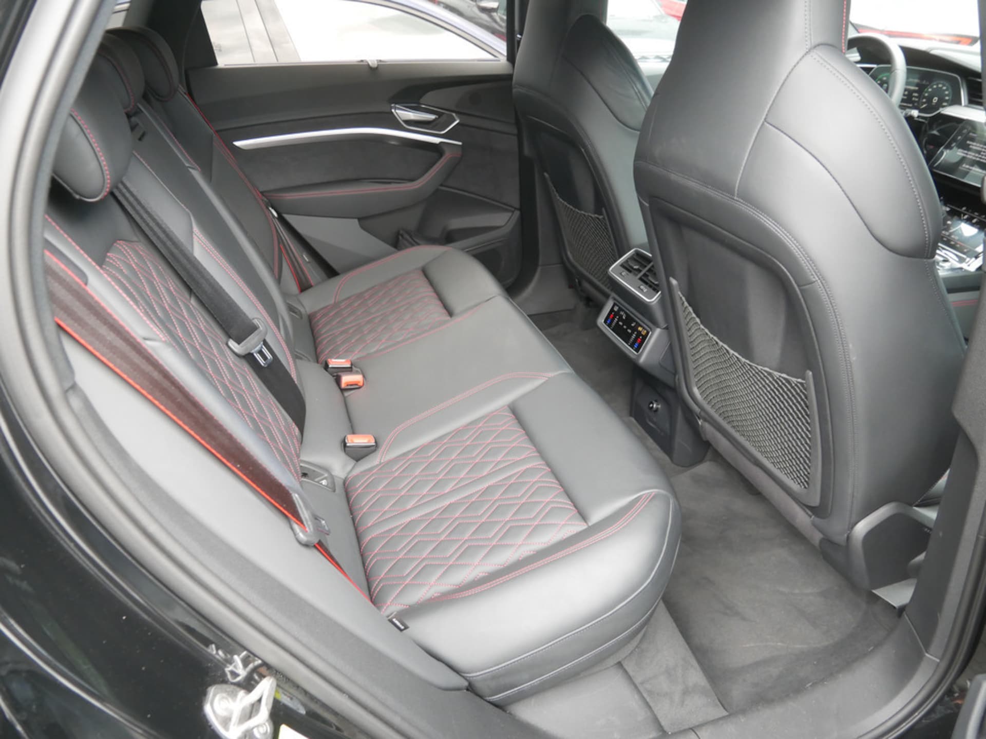 Audi Q8 e-tron S line