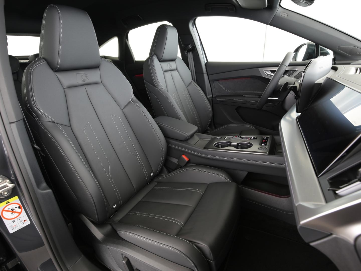 Bild über Audi Q4 Sportback e-tron e-tron quattro 220 kW - für weitere Informationen kontaktieren Sie den Audi Partner
