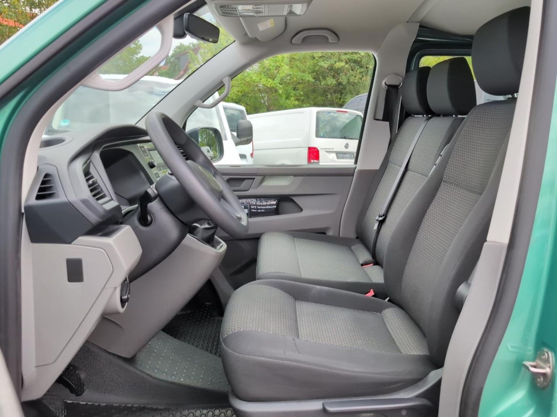 Volkswagen T6.1 Transporter Kombi langer Radstand