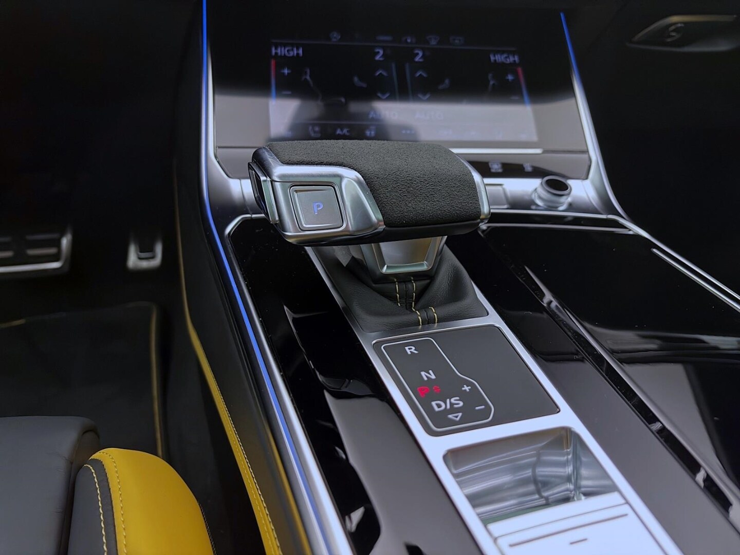 Image about Audi RS 6 Avant performance quattro tiptronic