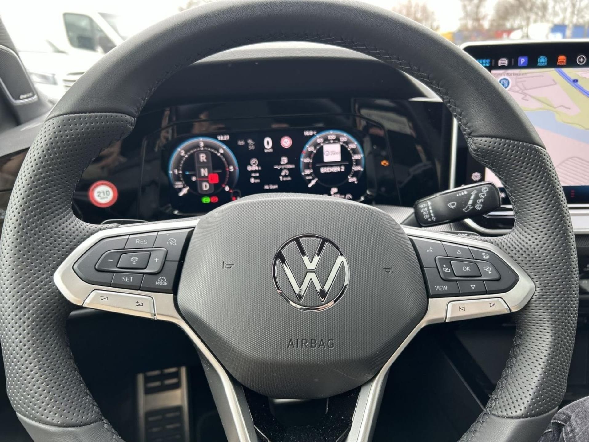Volkswagen Golf R-Line