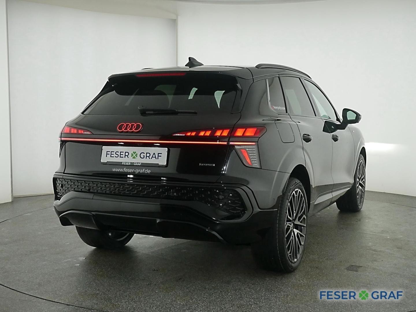Bild über Audi Q3 SUV TFSI quattro 195 kW S tronic - für weitere Informationen kontaktieren Sie den Audi Partner