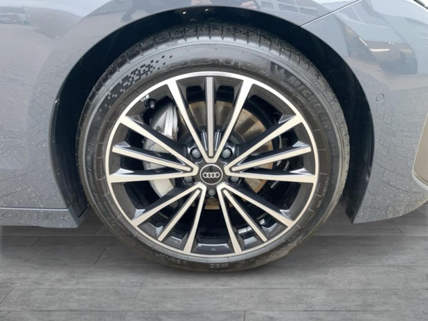 Bild über Audi A6 Avant e-tron e-tron performance - für weitere Informationen kontaktieren Sie den Audi Partner
