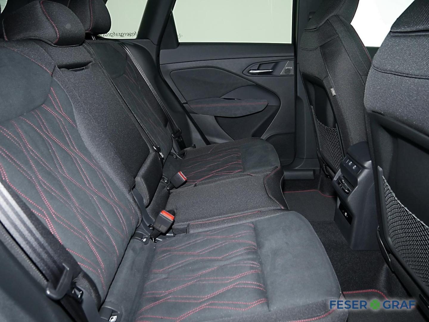 Bild über Audi Q3 SUV TFSI quattro 195 kW S tronic - für weitere Informationen kontaktieren Sie den Audi Partner
