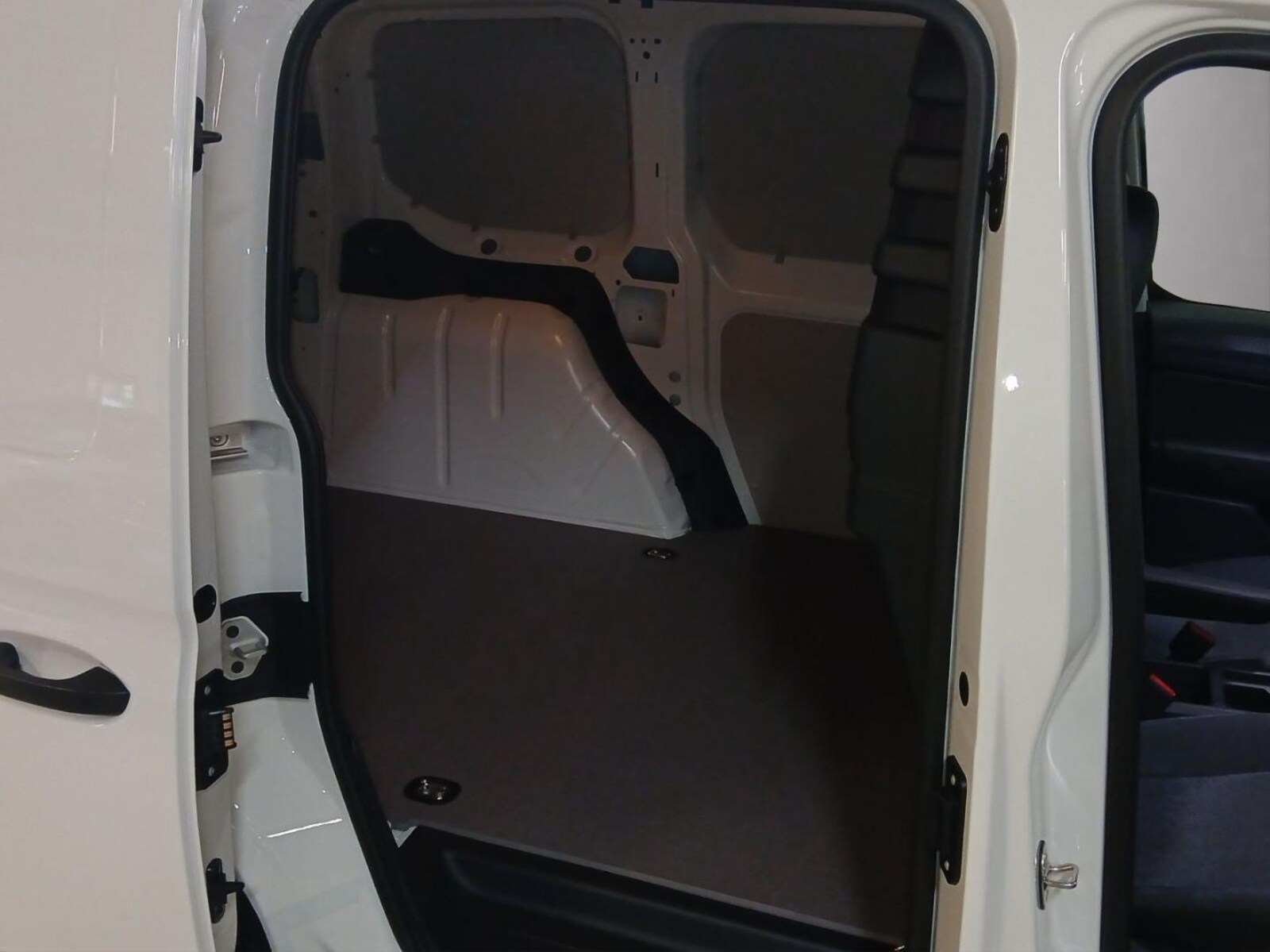 Volkswagen Caddy Cargo – Bild 14