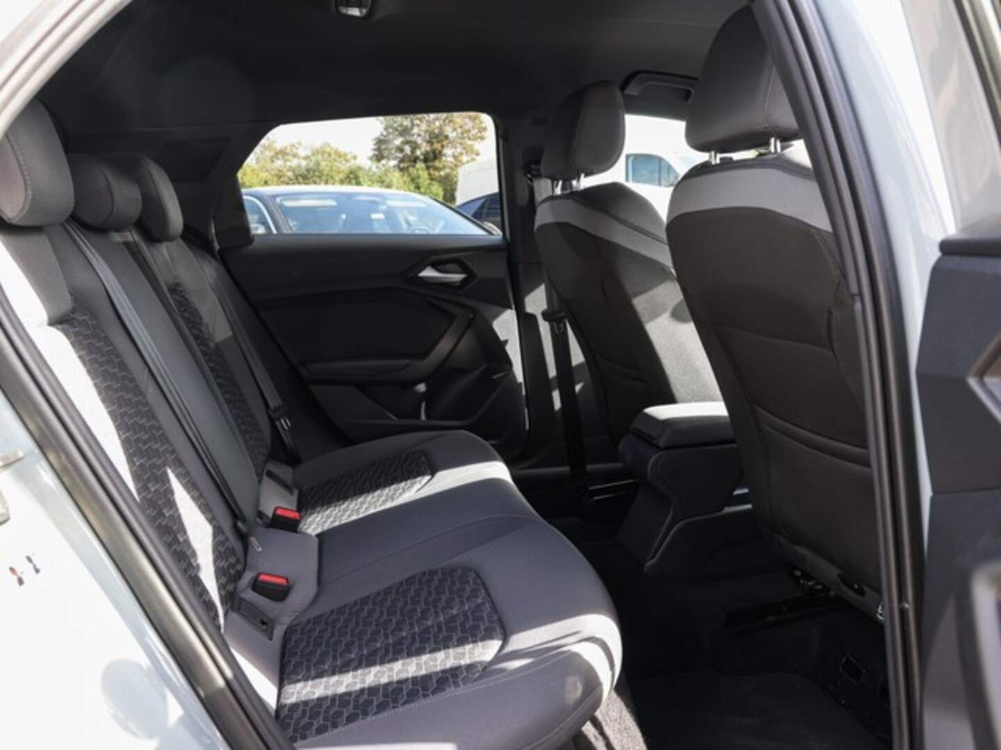 Bild über Audi A1 Sportback S line 35 TFSI S tronic - für weitere Informationen kontaktieren Sie den Audi Partner