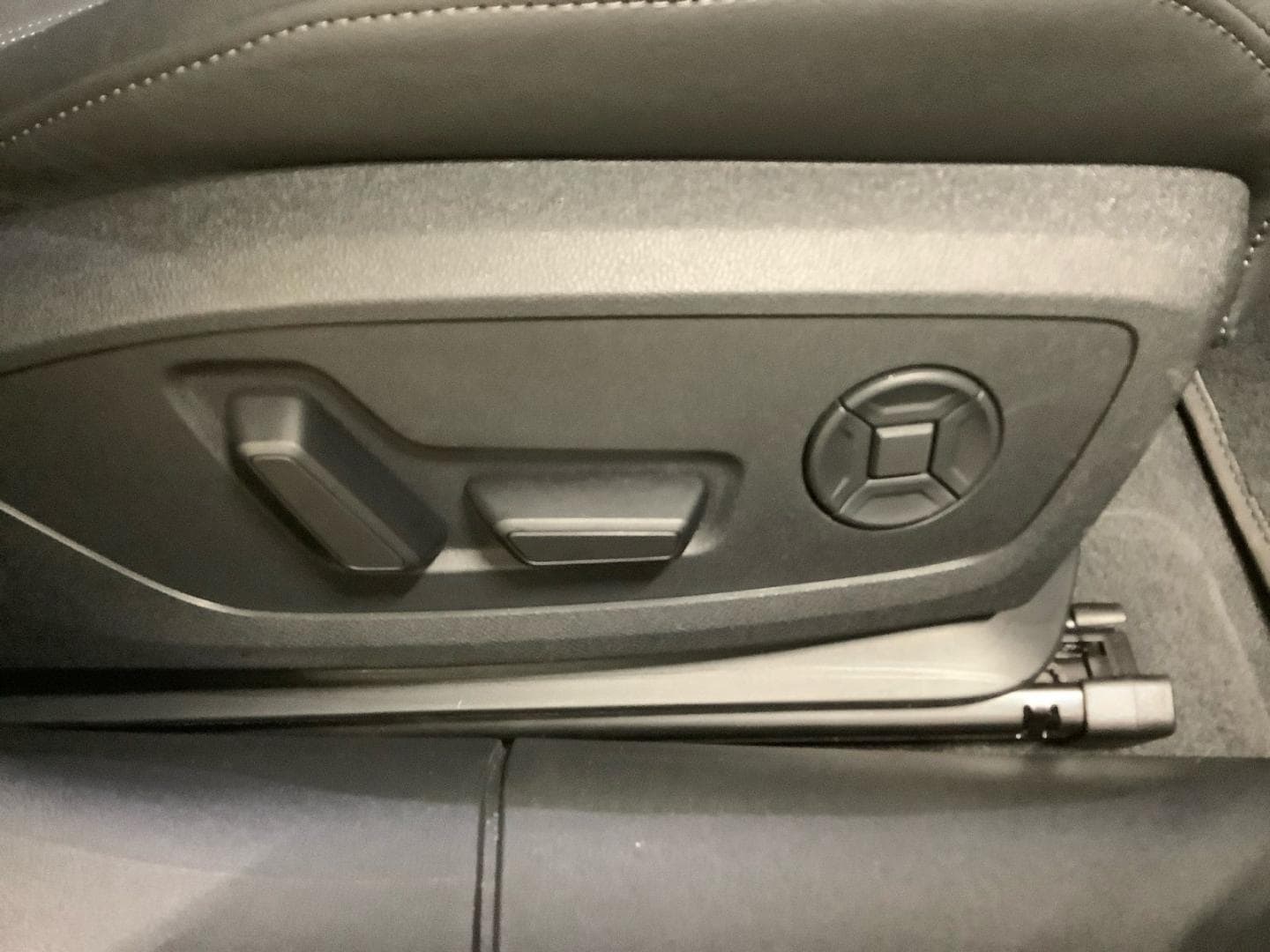 Bild über Audi A6 Avant TFSI 150 kW S tronic - für weitere Informationen kontaktieren Sie den Audi Partner
