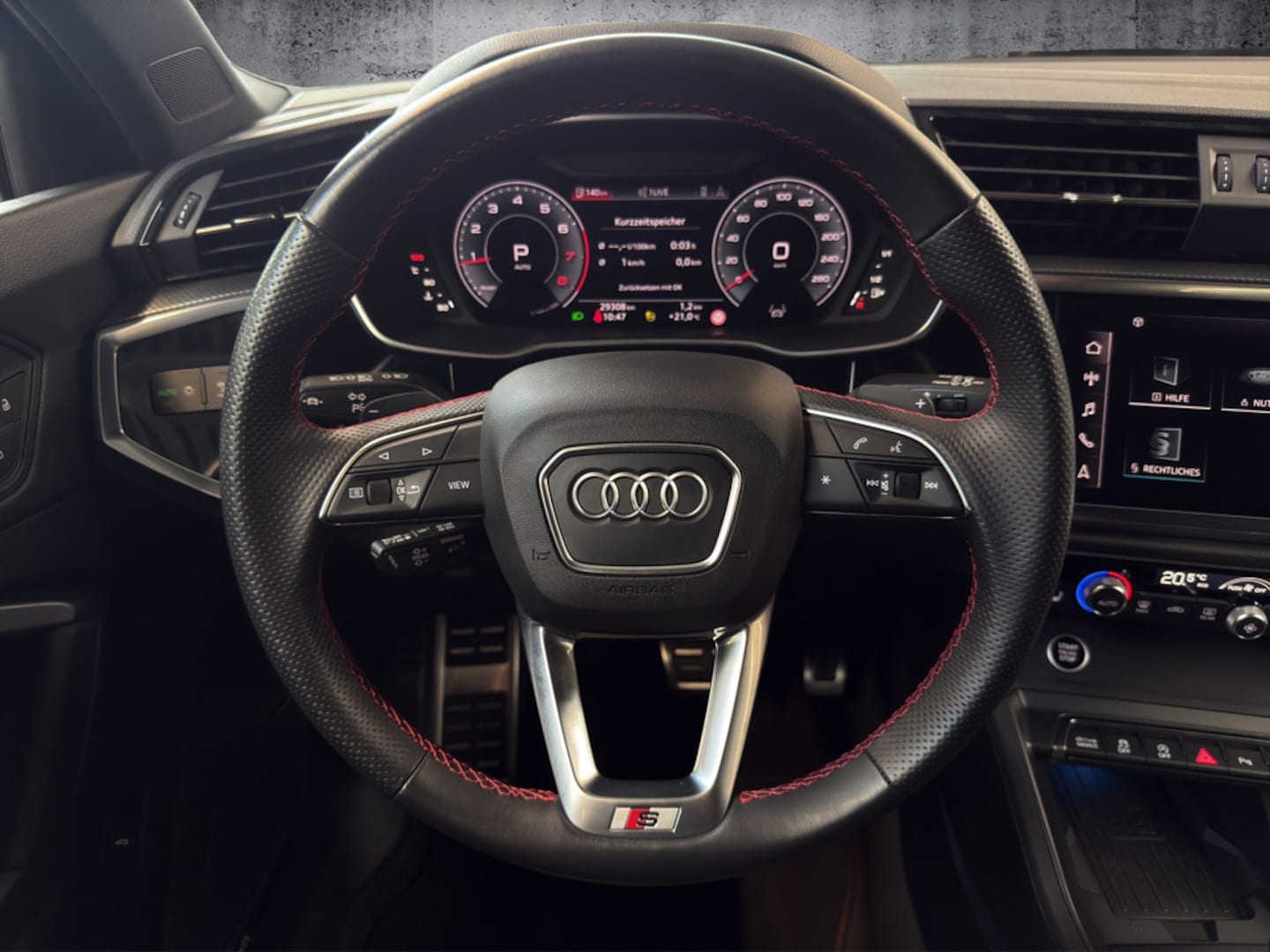 Bild über Audi Q3 S line 40 TFSI quattro S tronic - für weitere Informationen kontaktieren Sie den Audi Partner