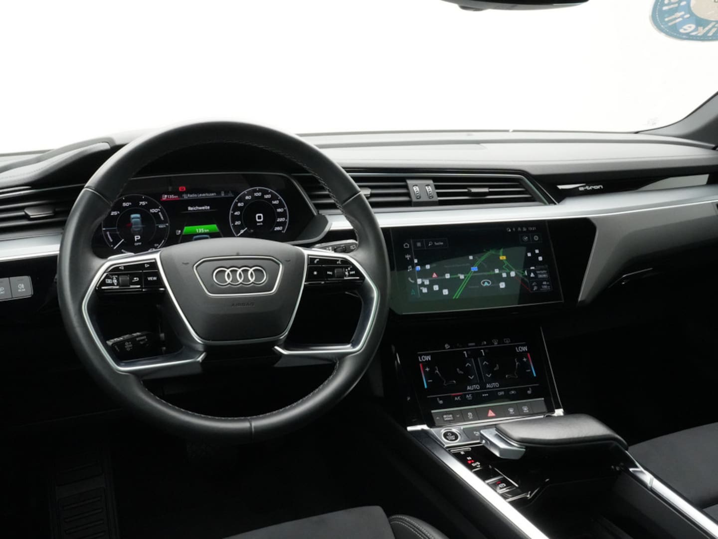 Bild über Audi Q8 e-tron S line 50 e-tron quattro - für weitere Informationen kontaktieren Sie den Audi Partner