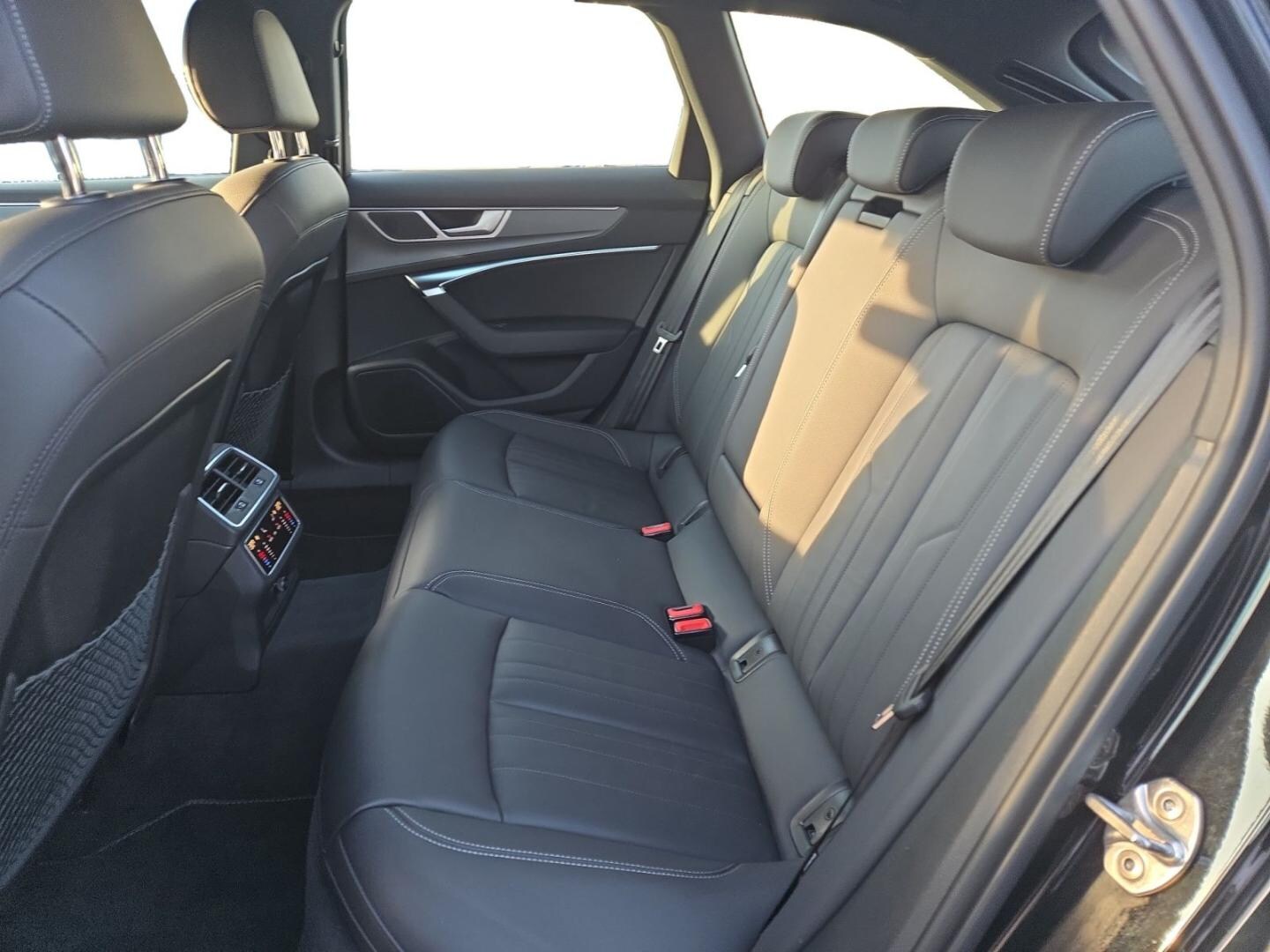 Bild über Audi A6 Avant advanced 45 TFSI S tronic - für weitere Informationen kontaktieren Sie den Audi Partner