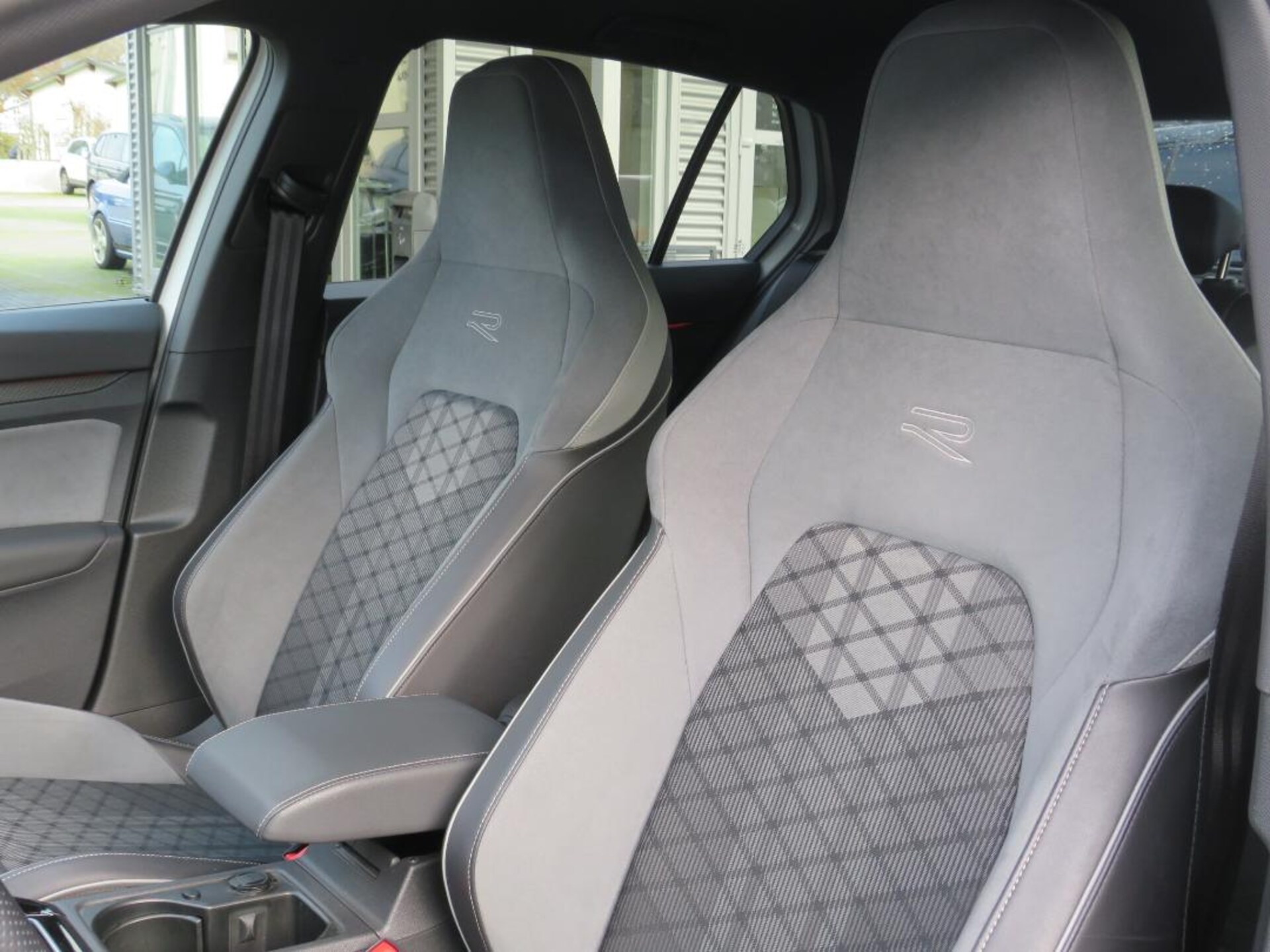 Volkswagen Golf R-Line