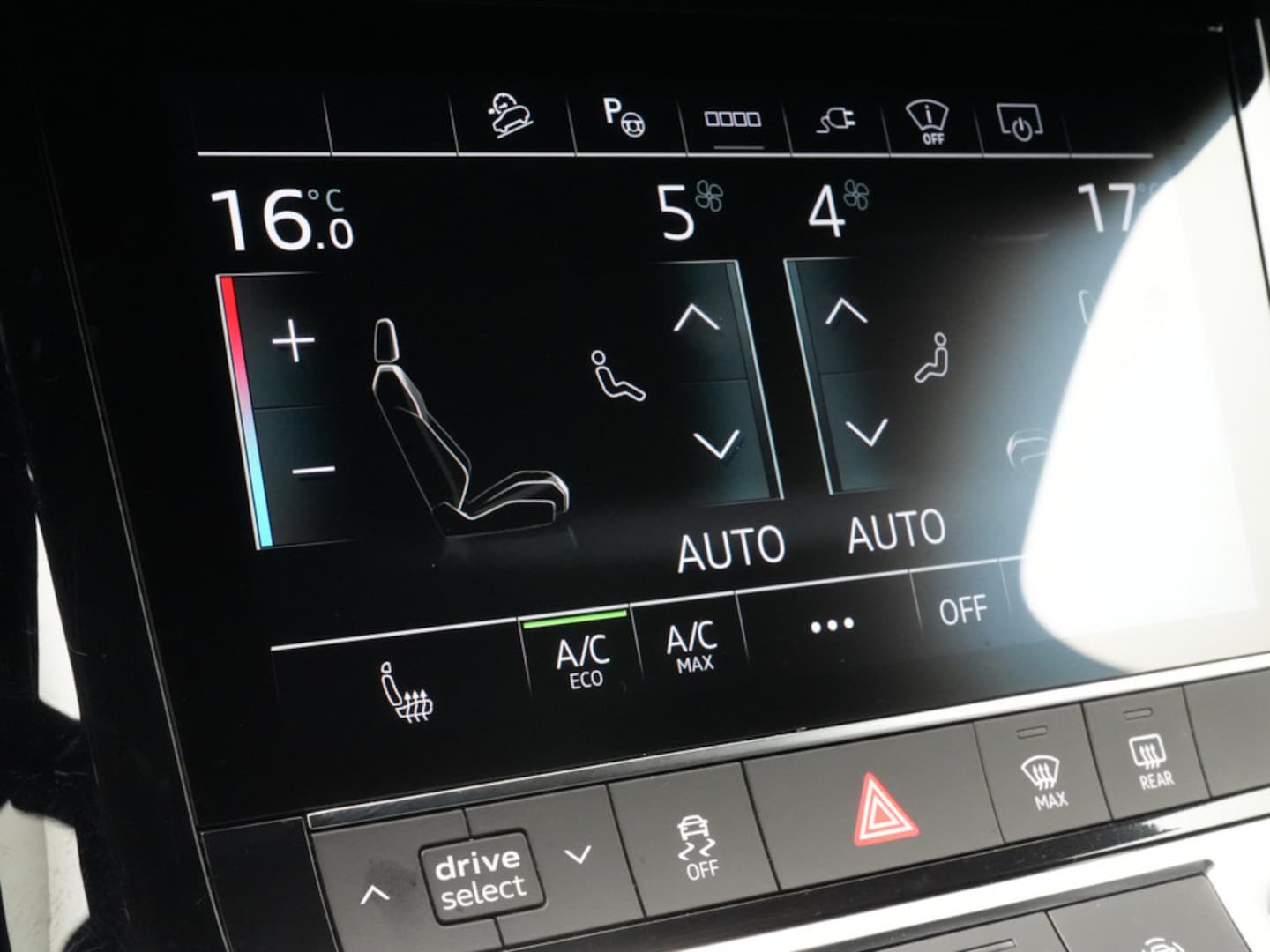 Bild über Audi Q8 e-tron S line 50 e-tron quattro - für weitere Informationen kontaktieren Sie den Audi Partner