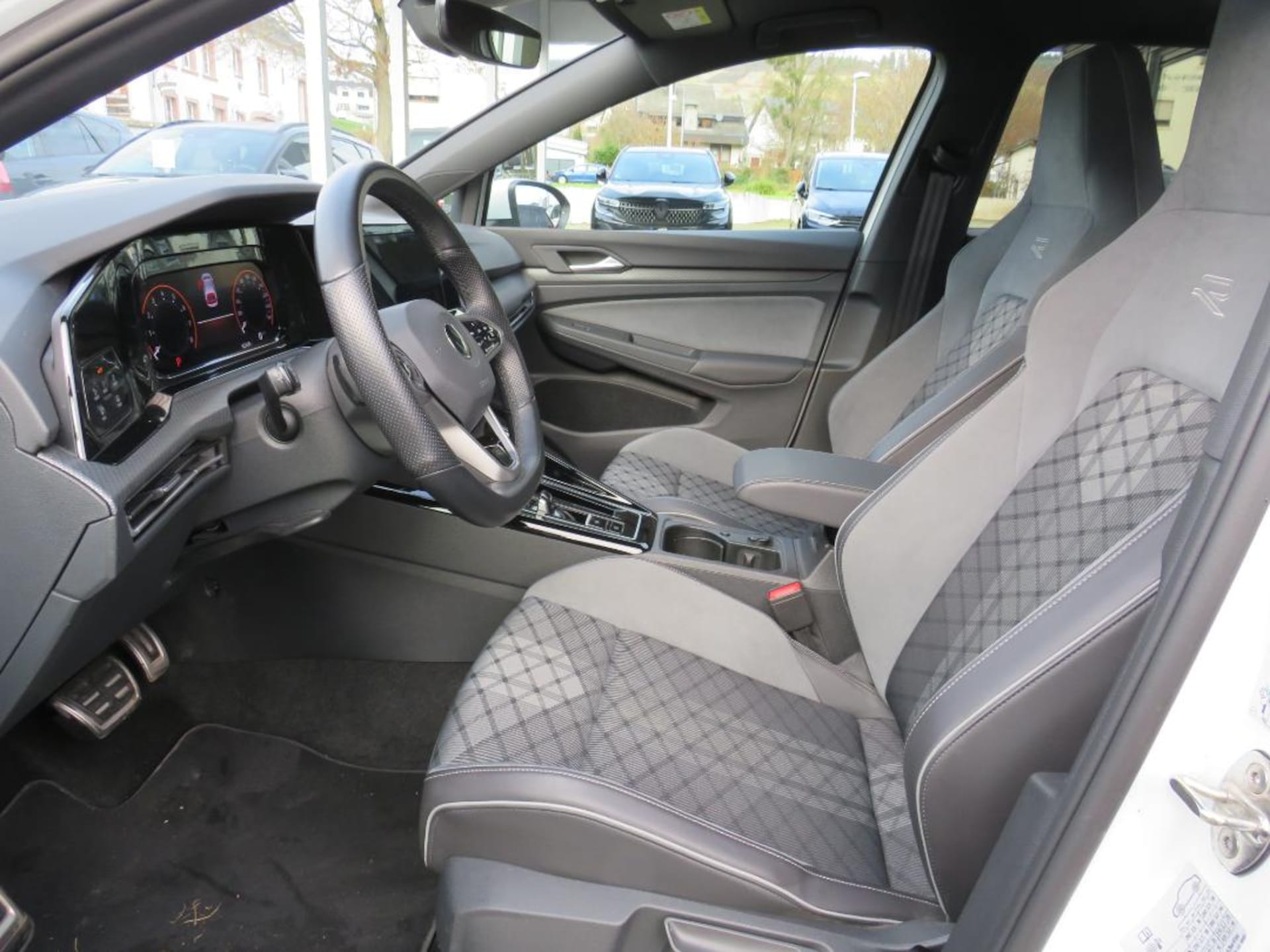 Volkswagen Golf R-Line