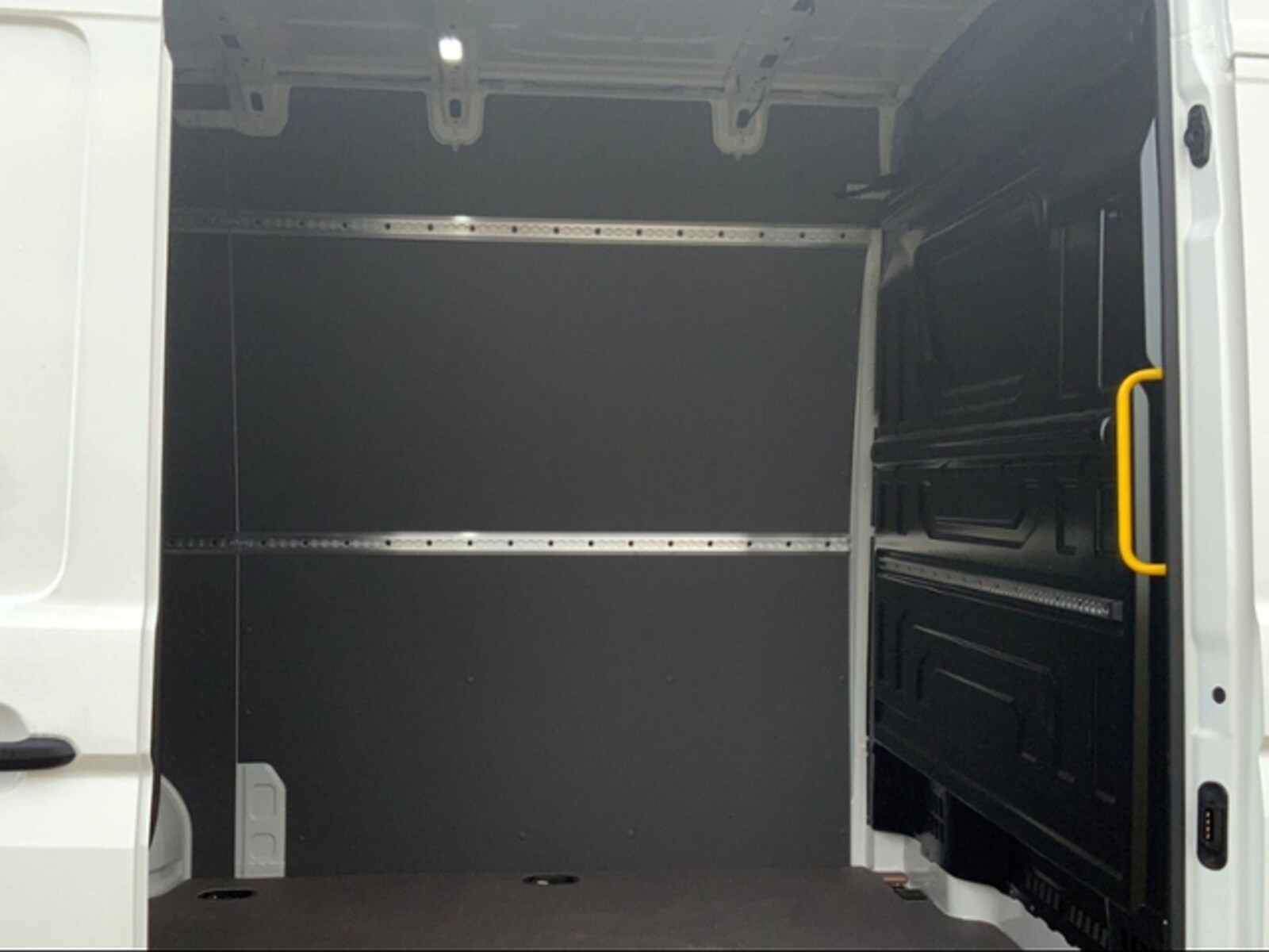 Volkswagen Crafter Kasten mittlerer Radstand – Bild 9