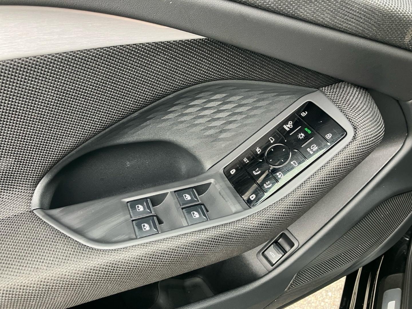 Bild über Audi A6 Limousine TDI 150 kW S tronic - für weitere Informationen kontaktieren Sie den Audi Partner