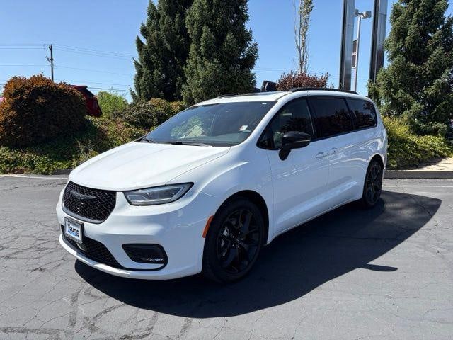 2025 Chrysler Pacifica